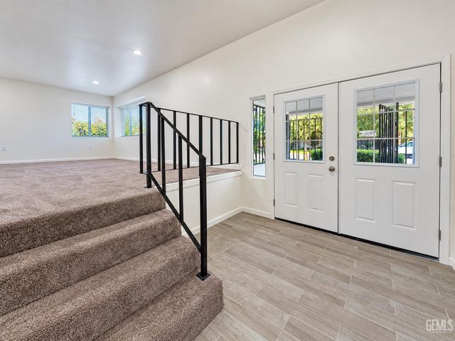 3044 Jacaranda Drive, Bakersfield, CA 93301