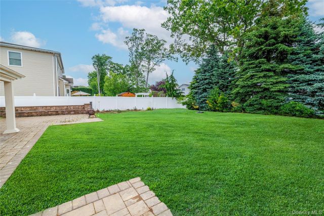 3883 Franklin Avenue, Seaford, NY 11783