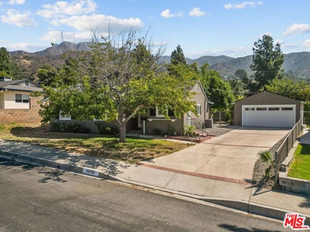 10780 Deliban Street, Tujunga (los Angeles), CA 91042