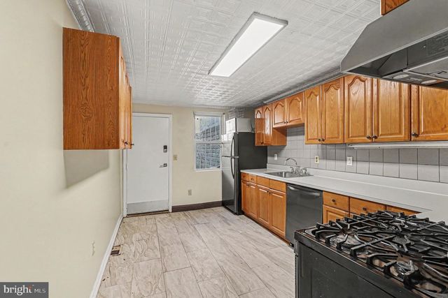 229 S FREMONT AVE, Baltimore, MD 21230