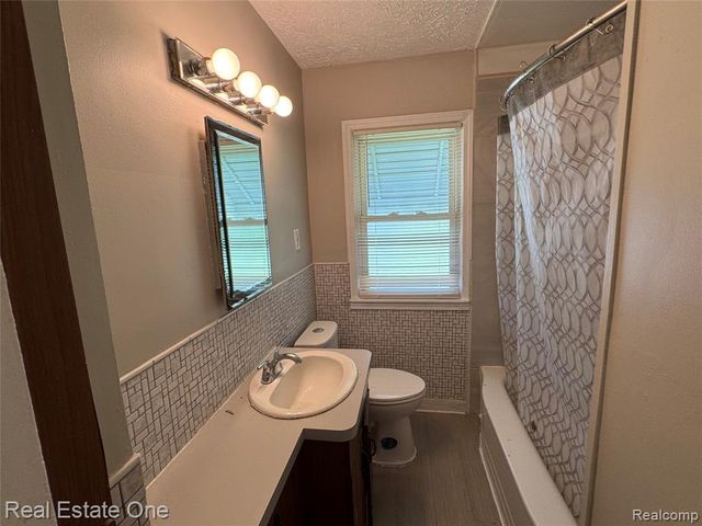 3162 Chestnut Street, Dearborn, MI 48124