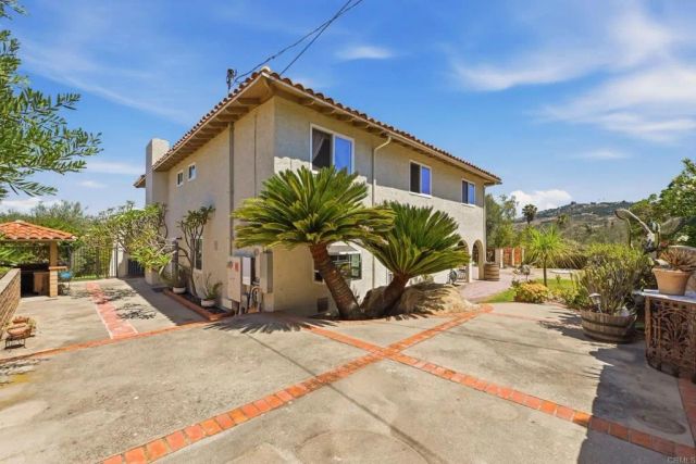 1865 Highgrove Drive, Escondido, CA 92027