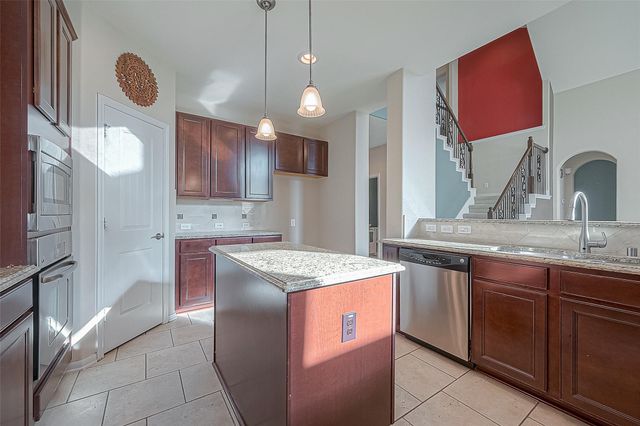 7530 Newbury Trail, Sugar Land, TX 77479