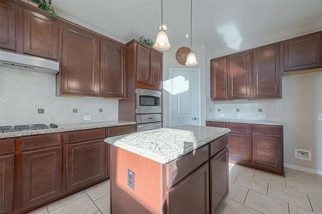 7530 Newbury Trail, Sugar Land, TX 77479