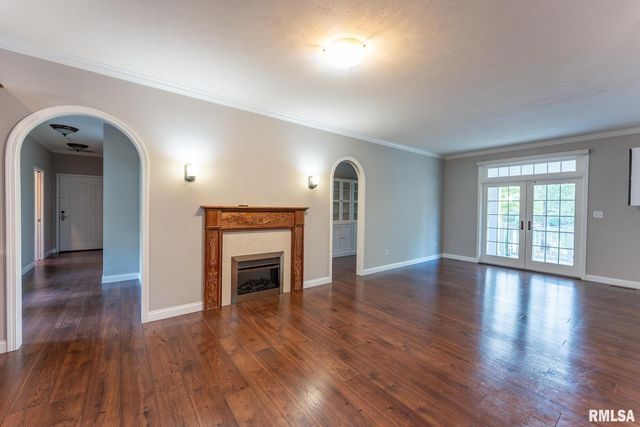 306 Arbor Dr Drive, Carterville, IL 62918