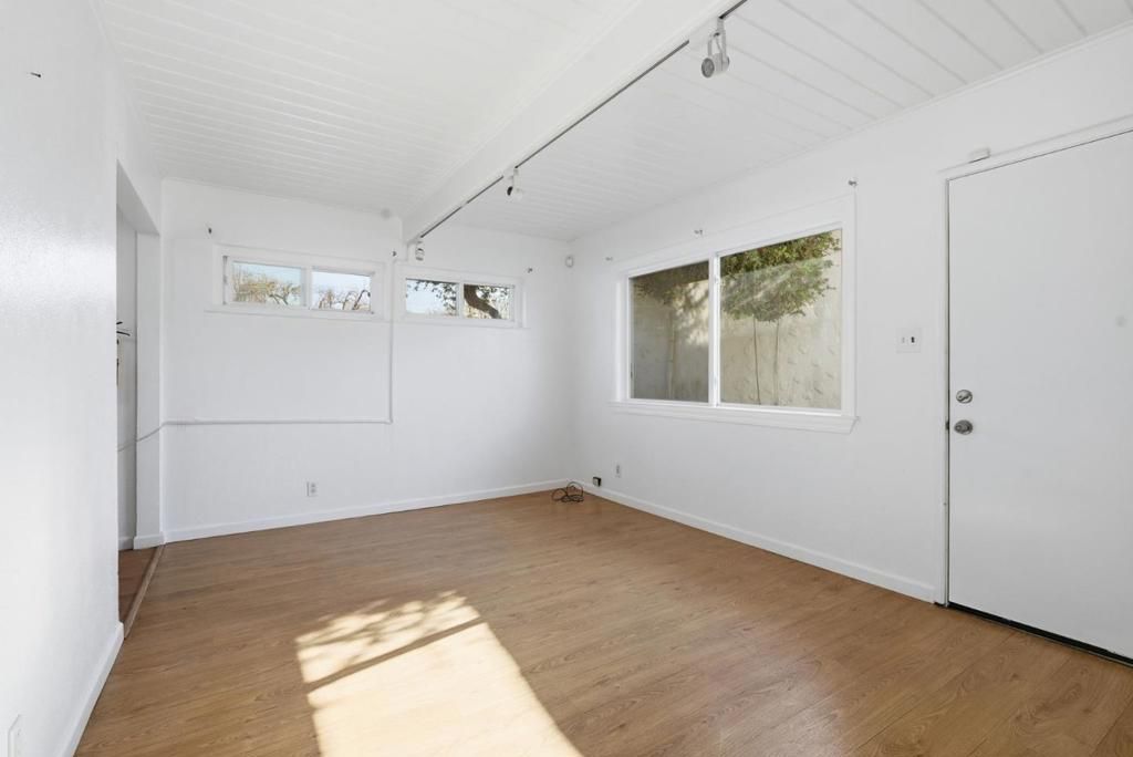 Image 10 of property listing at 23502352 Sacramento Street, Berkeley, CA 94702