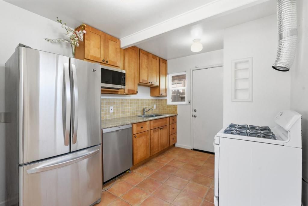 Image 14 of property listing at 23502352 Sacramento Street, Berkeley, CA 94702