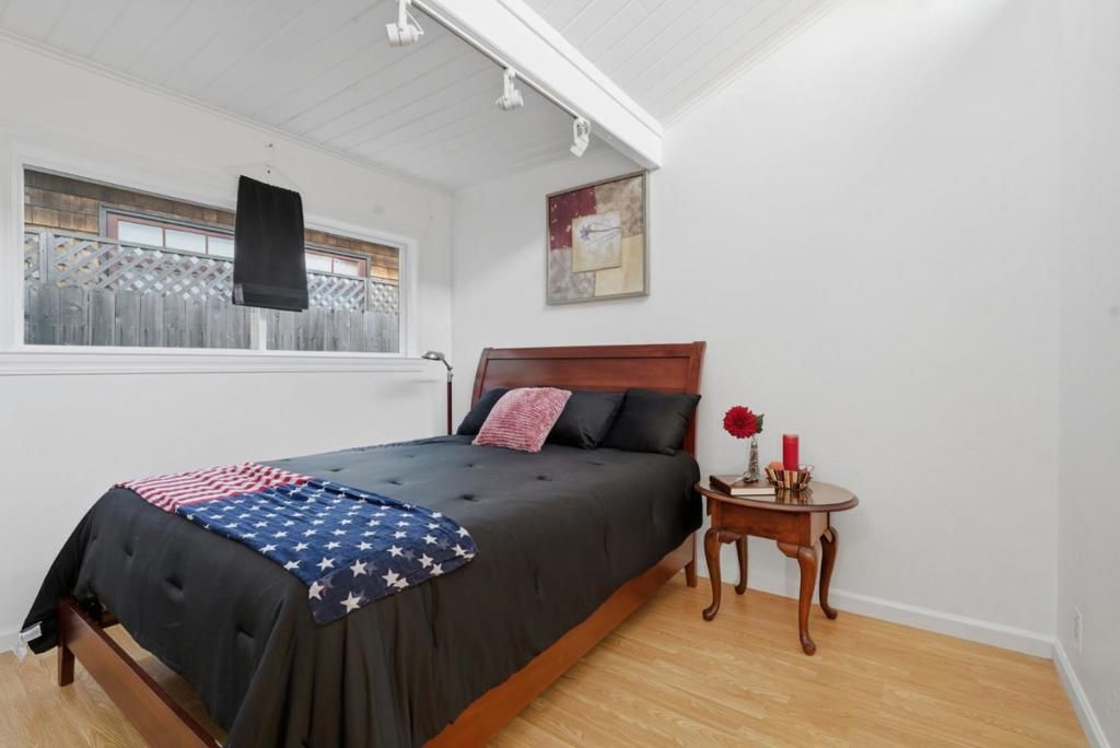 Image 17 of property listing at 23502352 Sacramento Street, Berkeley, CA 94702