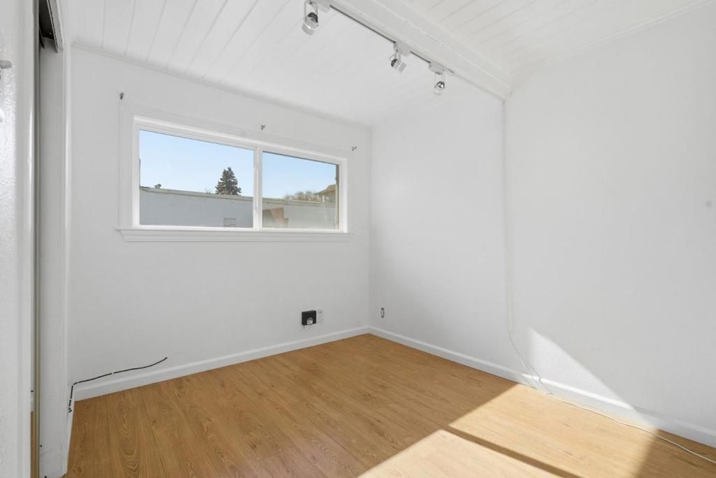 Image 18 of property listing at 23502352 Sacramento Street, Berkeley, CA 94702