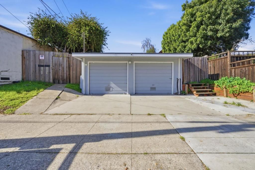Image 2 of property listing at 23502352 Sacramento Street, Berkeley, CA 94702
