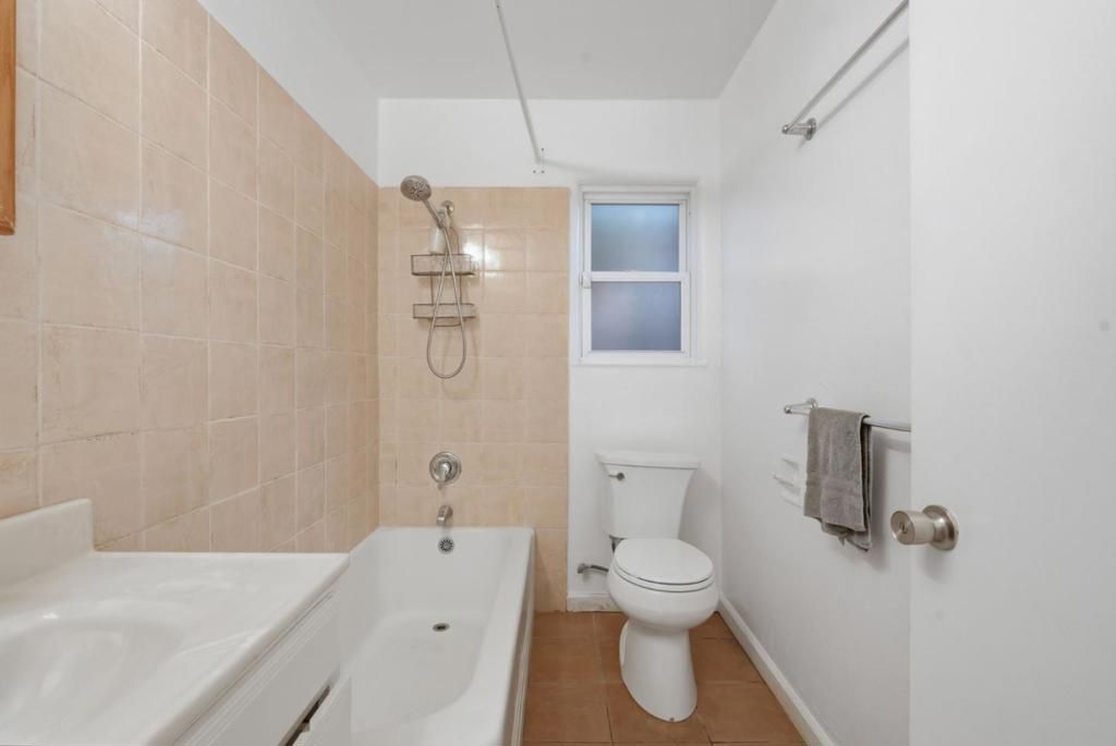 Image 25 of property listing at 23502352 Sacramento Street, Berkeley, CA 94702