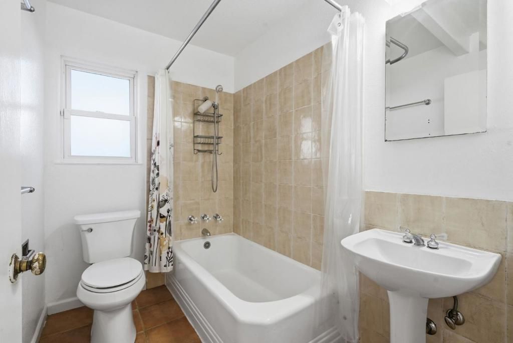 Image 28 of property listing at 23502352 Sacramento Street, Berkeley, CA 94702