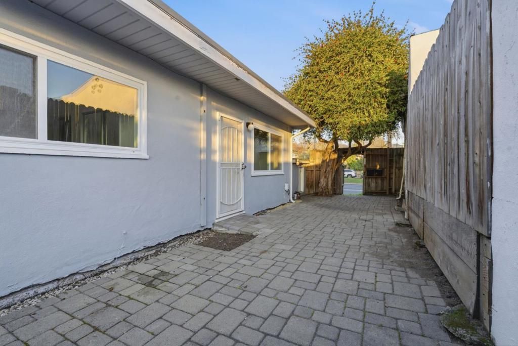 Image 34 of property listing at 23502352 Sacramento Street, Berkeley, CA 94702