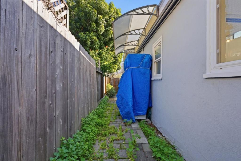 Image 36 of property listing at 23502352 Sacramento Street, Berkeley, CA 94702