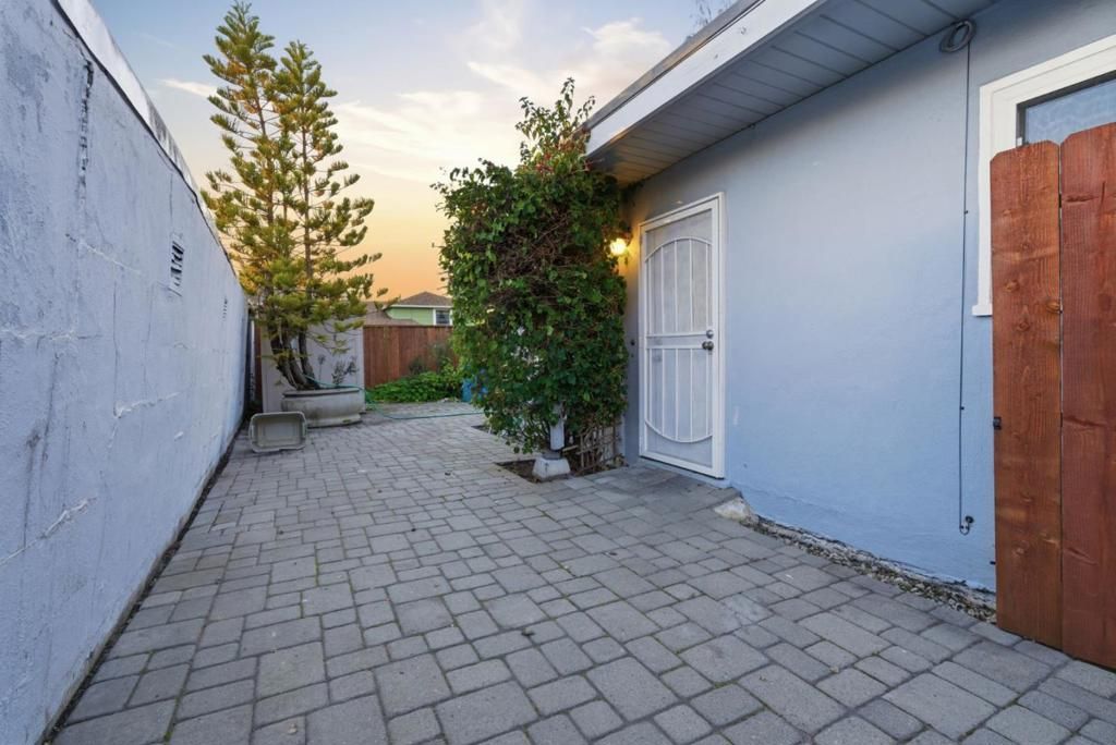 Image 38 of property listing at 23502352 Sacramento Street, Berkeley, CA 94702