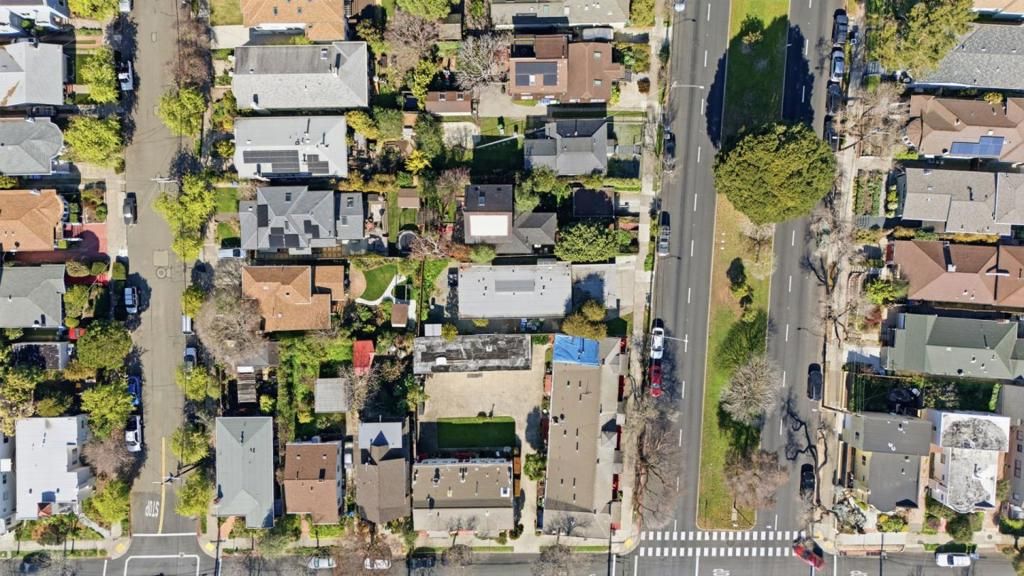 Image 44 of property listing at 23502352 Sacramento Street, Berkeley, CA 94702