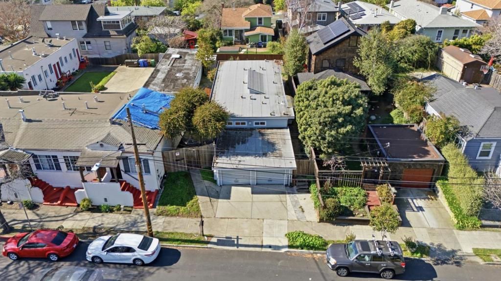 Image 45 of property listing at 23502352 Sacramento Street, Berkeley, CA 94702