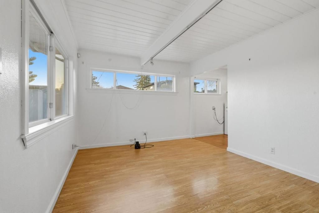 Image 8 of property listing at 23502352 Sacramento Street, Berkeley, CA 94702