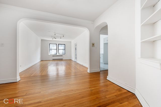 3424 82nd St Apt 4N, New York City, NY 11372