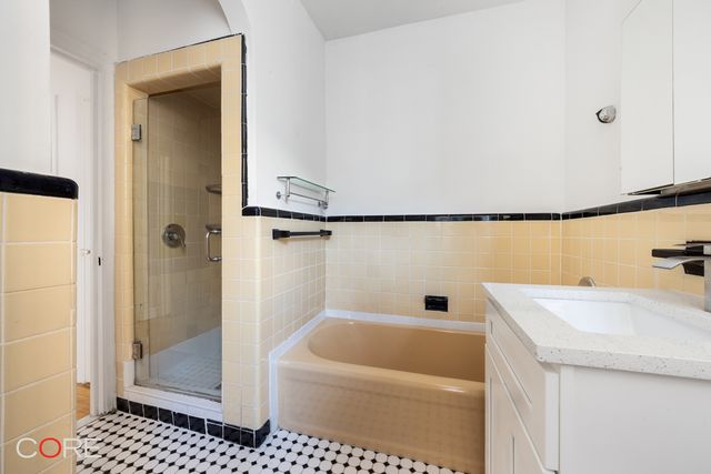 3424 82nd St Apt 4N, New York City, NY 11372