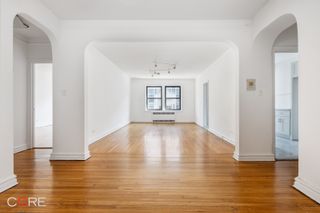 3424 82nd St Apt 4N, New York City, NY 11372