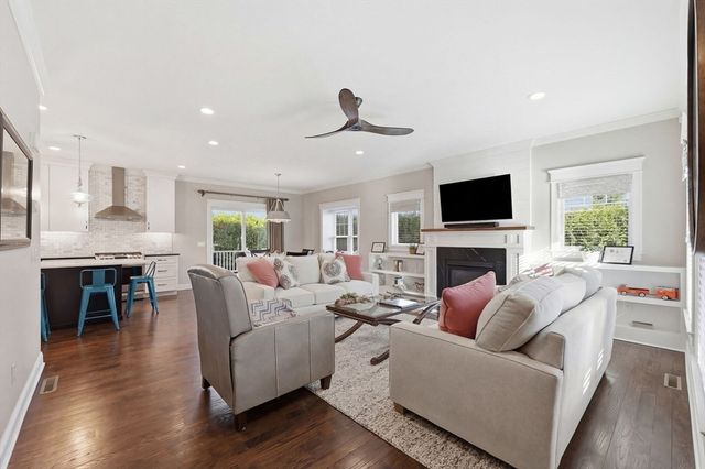 10 White Ave., East Longmeadow, MA 01028