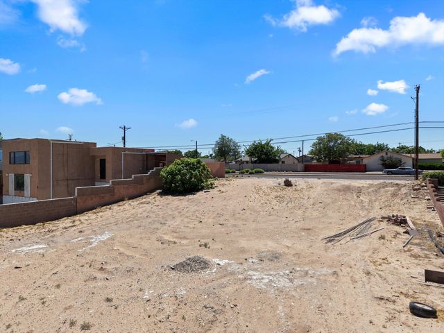 1412 Atrisco Drive NW, Albuquerque, NM 87105