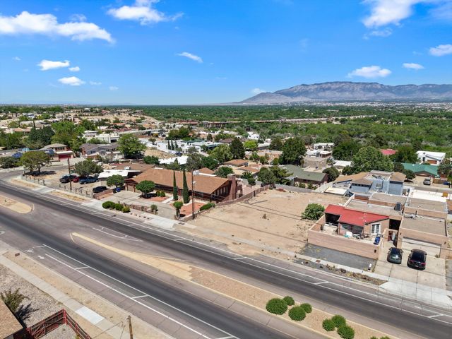 1412 Atrisco Drive NW, Albuquerque, NM 87105