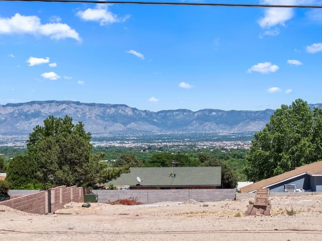 1412 Atrisco Drive NW, Albuquerque, NM 87105