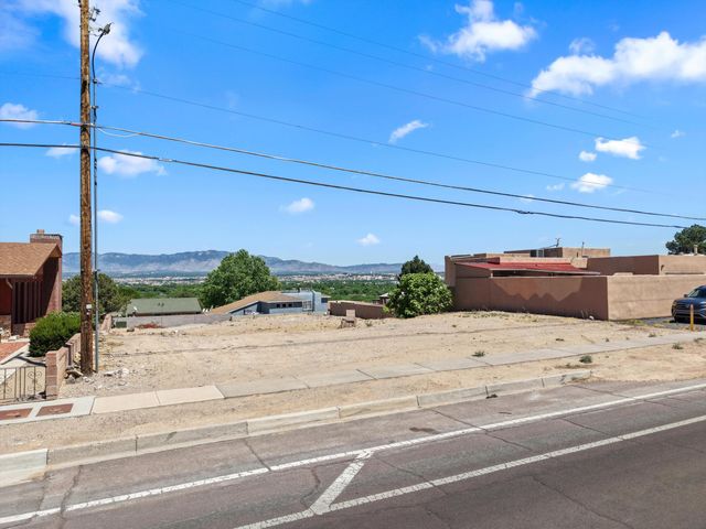 1412 Atrisco Drive NW, Albuquerque, NM 87105