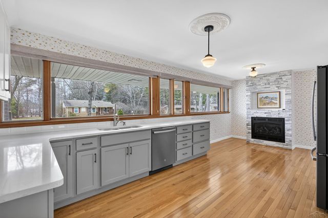 4914 Campau Drive, Midland, MI 48640