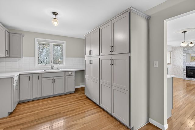 4914 Campau Drive, Midland, MI 48640