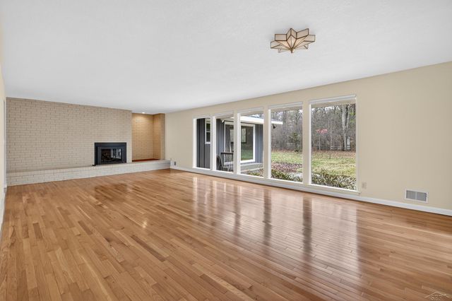 4914 Campau Drive, Midland, MI 48640