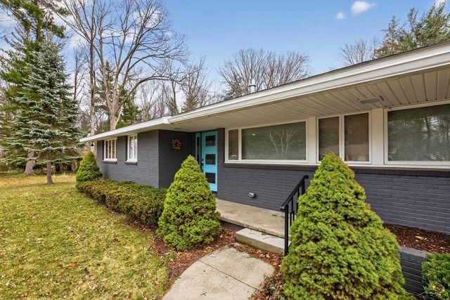 4914 Campau Drive, Midland, MI 48640