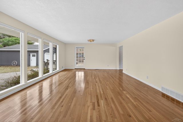 4914 Campau Drive, Midland, MI 48640