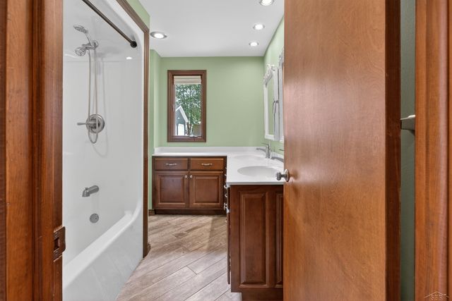4914 Campau Drive, Midland, MI 48640