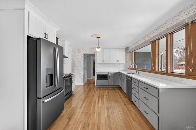 4914 Campau Drive, Midland, MI 48640