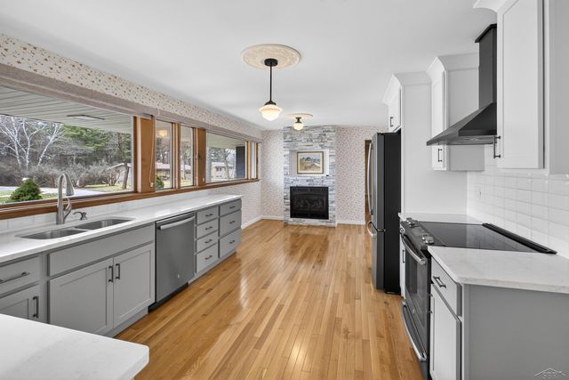 4914 Campau Drive, Midland, MI 48640