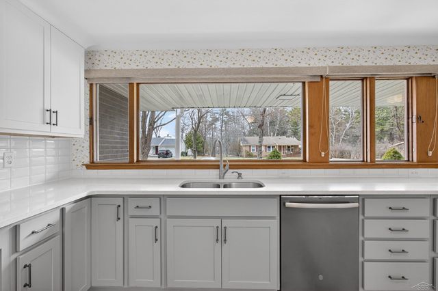 4914 Campau Drive, Midland, MI 48640