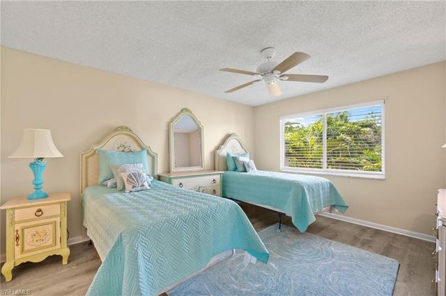 38 Glades BLVD 1, Naples, FL 34112