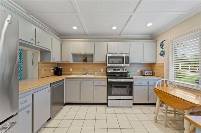 38 Glades BLVD 1, Naples, FL 34112