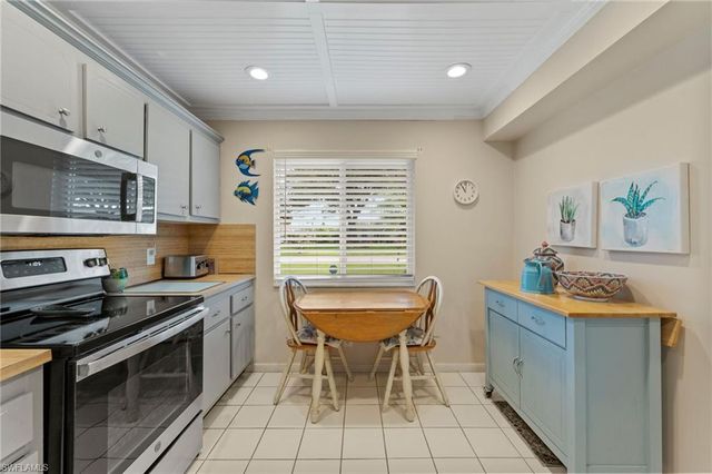38 Glades BLVD 1, Naples, FL 34112