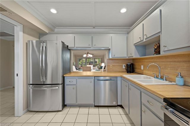 38 Glades BLVD 1, Naples, FL 34112