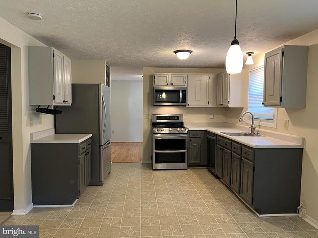 12205 PARKSTREAM TER, Herndon, VA 20170
