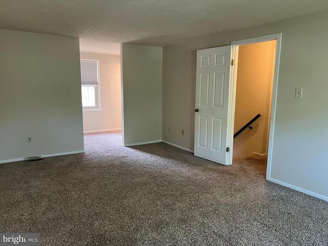 12205 PARKSTREAM TER, Herndon, VA 20170