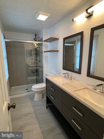 12205 PARKSTREAM TER, Herndon, VA 20170