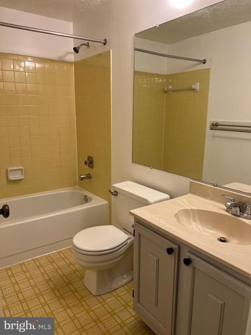 12205 PARKSTREAM TER, Herndon, VA 20170