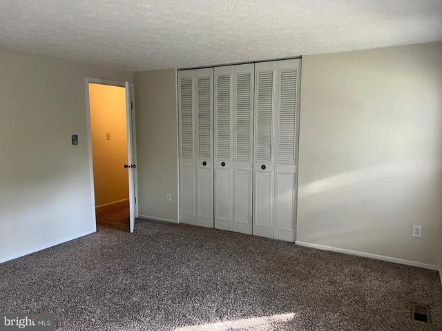 12205 PARKSTREAM TER, Herndon, VA 20170