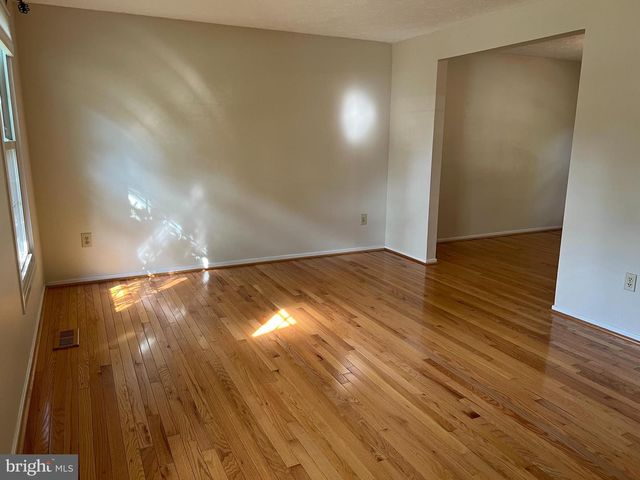 12205 PARKSTREAM TER, Herndon, VA 20170
