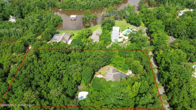 13293 Riverland Drive, Biloxi, MS 39532